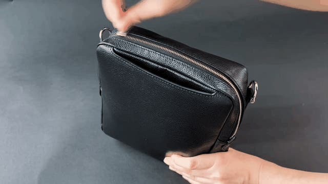 革職人が本気で作った！使いやすさを徹底的に追求した大人クロスボディ