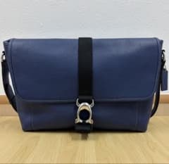 COACH メッセンジャーバック ロゴクリップ ネイビー - メルカリ