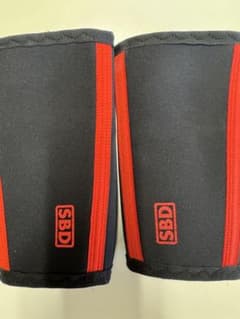 SBD エルボースリーブ Mサイズ ブラック/レッド - メルカリ