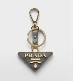PRADA トライアングル型キーホルダー サフィアーノレザー メタルキー