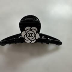 CHANEL ブラック ヘアクリップ 約10cmノベルティ - メルカリ