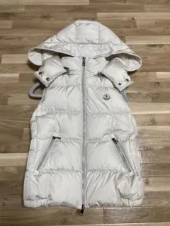 2026年最新】MONCLER カラー：ホワイト系 ダウンベスト・キルティング
