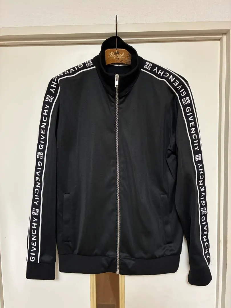 2026年最新】givenchy ジャージの人気アイテム - メルカリ