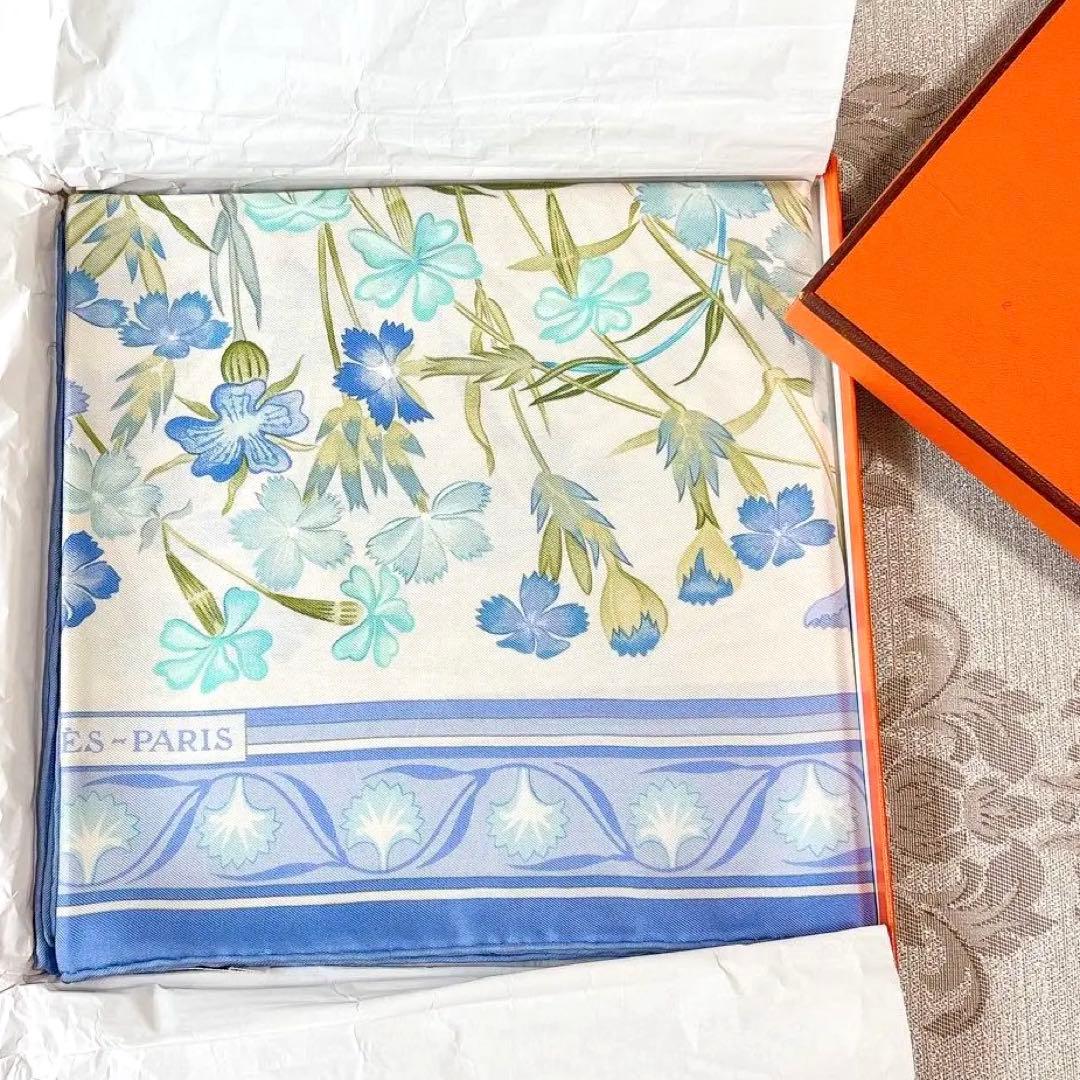 未使用❤️箱付き❤️エルメス❤️カレ90❤️野生のカーネーション　ブルー Recommended Gift Ideas ・ 1950〜90s HERMES Carre90 100% Silk Made