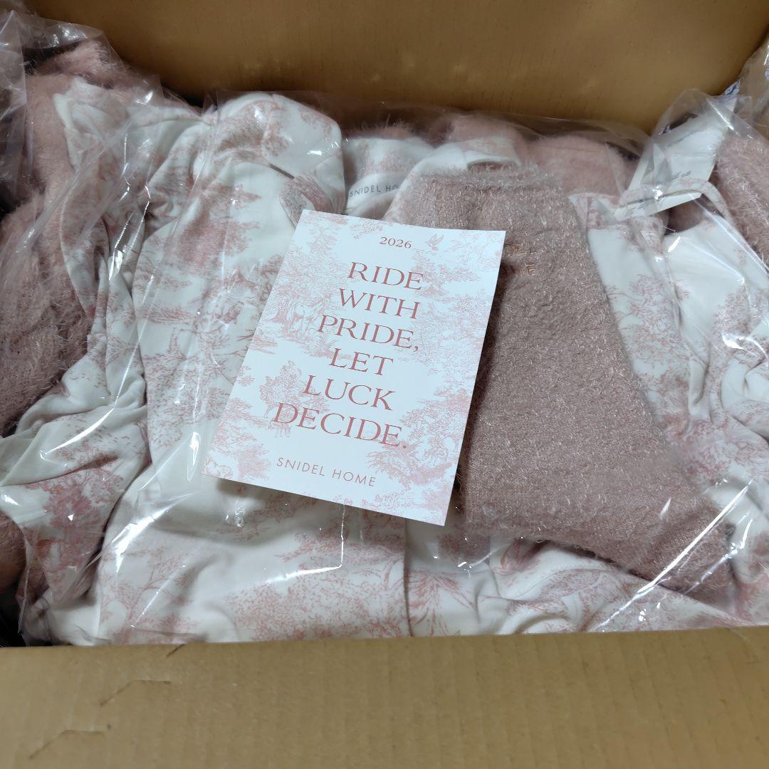 SNIDEL  福袋　2026 　未開封　 箱なし 新品】SNIDEL 2026年 HAPPY BOX 福袋 抜き取り無し スナイデル福袋