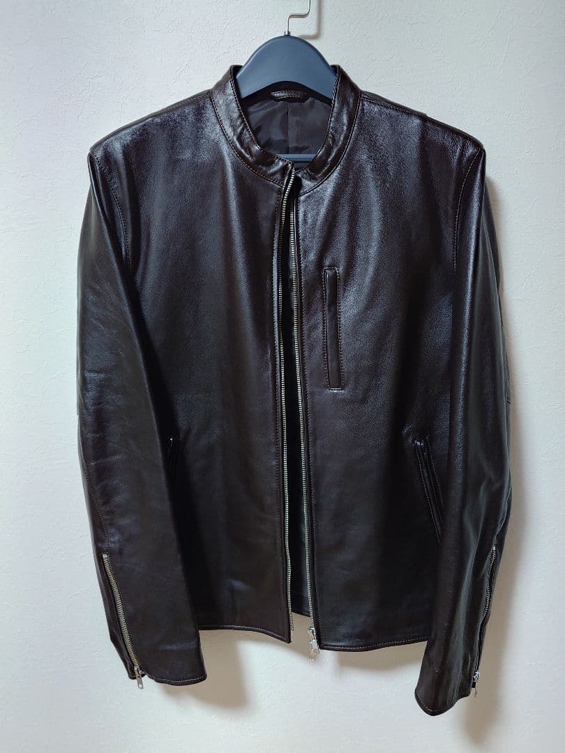 ダークブラウン、シングルレザーライダースジャケット ブラウンのレザージャケットの魅力と40代の着こなし術 コーデ