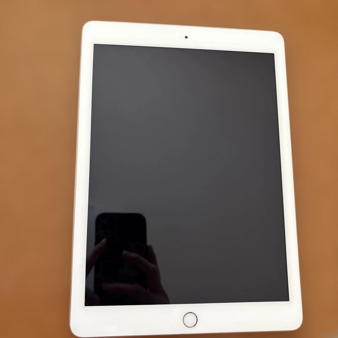 Apple iPad ゴールド 本体　32GB Wi-Fi cellular Restored Apple iPad 5th Generation 32GB Wi-Fi - Gold (Refurbished