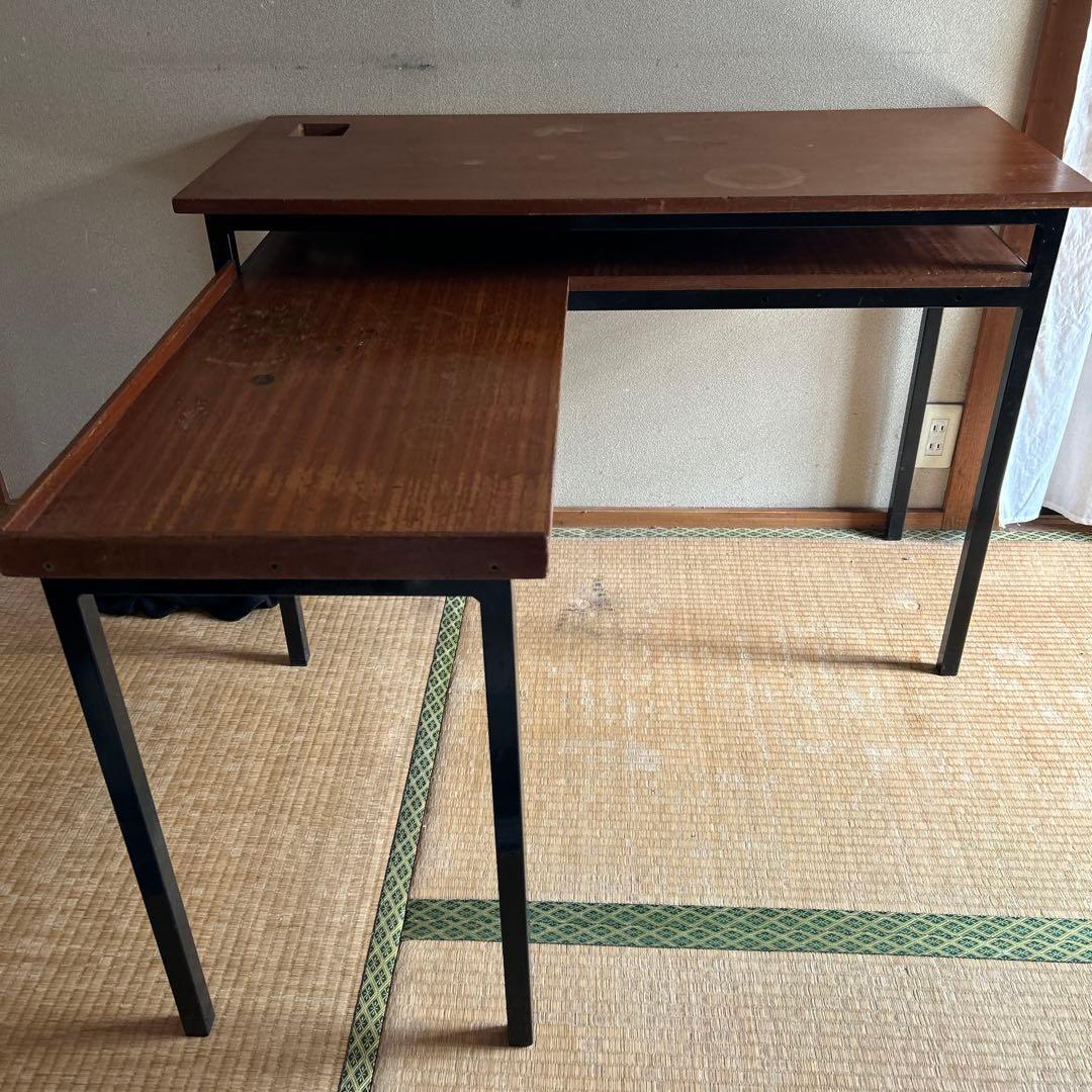 イギリス製ビンテージデスク28日まで出品 英国から届いたおしゃれなアンティークデスク、マホガニー材の杢目が