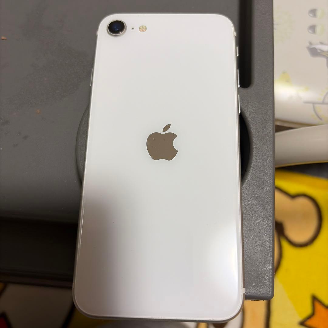 Apple iPhone SE 第2世代 ホワイト 本体 - メルカリ