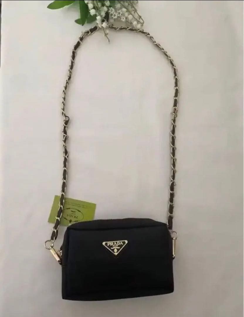 新品✨ プラダ ノベルティ ポーチ ショルダーバック ブラック - メルカリ