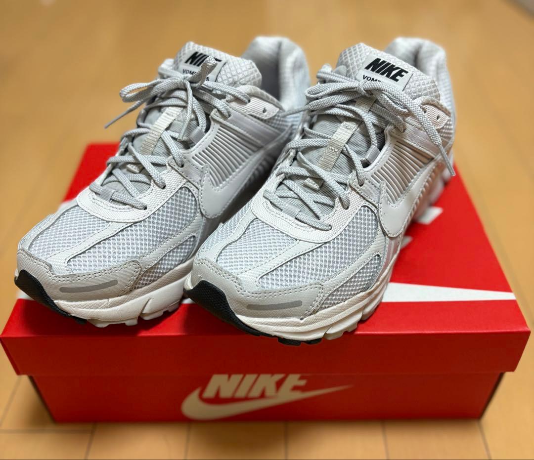 【26.5cm】NIKE Zoom Vomero 5 ボメロ5（バストグレー）