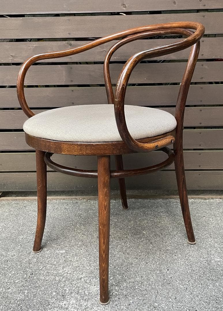 DREVOUNIA　チェコ製ヴィンテージチェアー Vintage Bentwood Chairs by Drevounia Czechoslovakia, A Pair, Circa