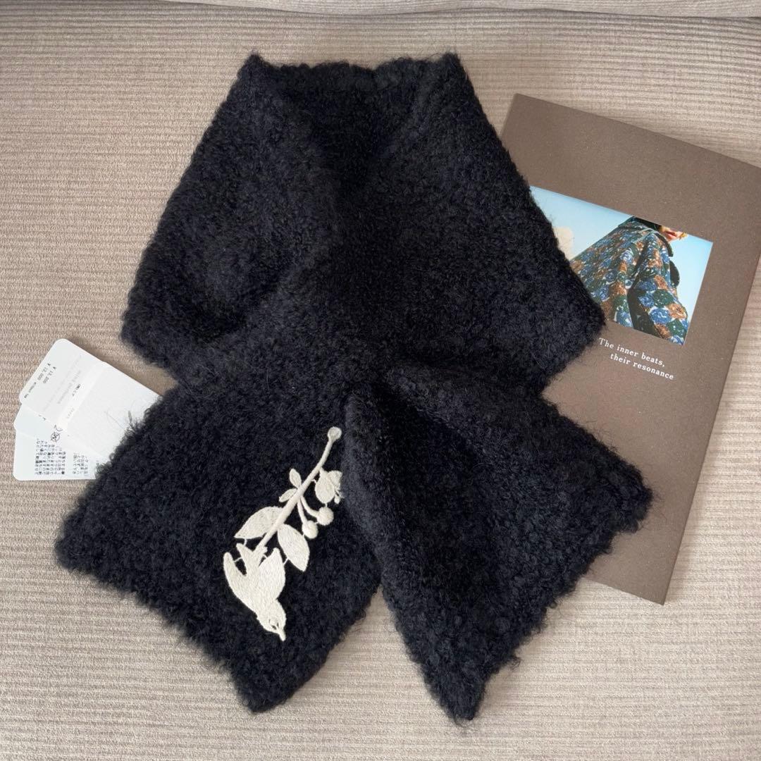 新品タグ付 ミナペルホネン muschioマフラー forest parade - メルカリ