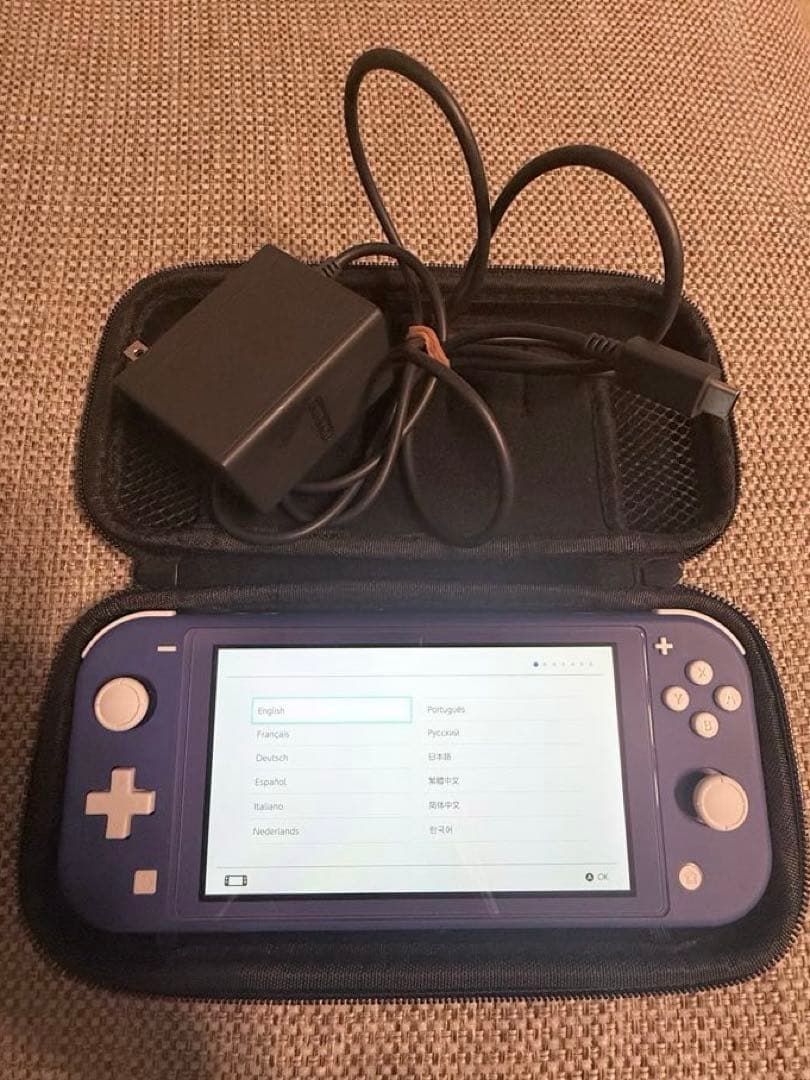 Nintendo スイッチライト パープル 本体 純正ACアダプター、ケース付き Nintendo スイッチライト パープル 本体 純正ACアダプター、ケース付き