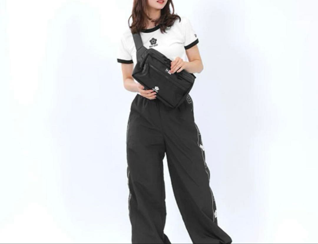 NEW ERA(R) × MARY QUANTスクエア ボディバッグ（ブラック） - メルカリ