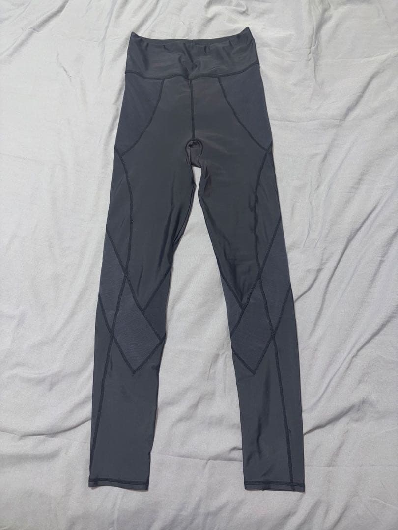 LAVA パーフェクトフォームレギンス - メルカリ