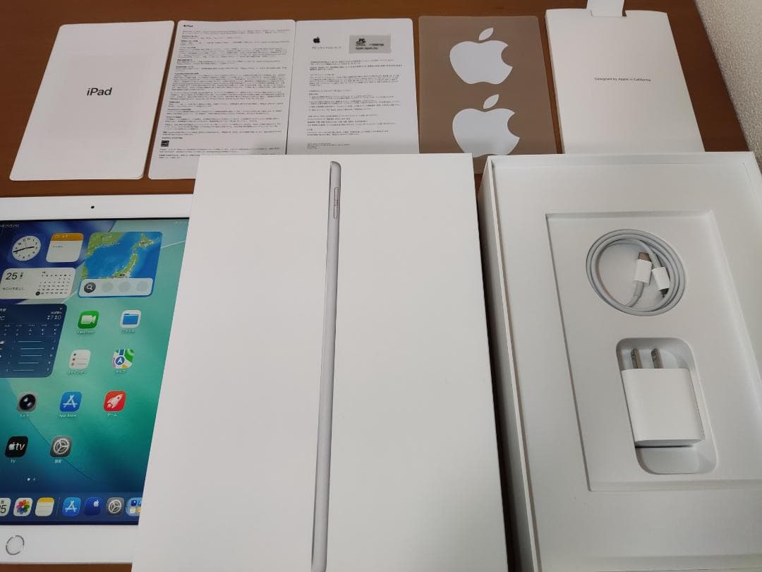 iPad 第8世代 Wi-Fi 128GB シルバー（外箱、純正充電器付） アップル】 iPad (第8世代) Wi-Fiモデル 10.2インチ 128GB シルバー