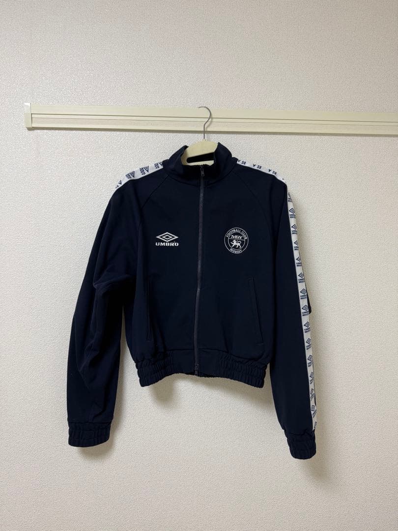 UMBRO MOUSSY ネイビー ジャージ MOUSSY（マウジー）の「UMBRO ジャージトップス（ジャージ）」 - WEAR