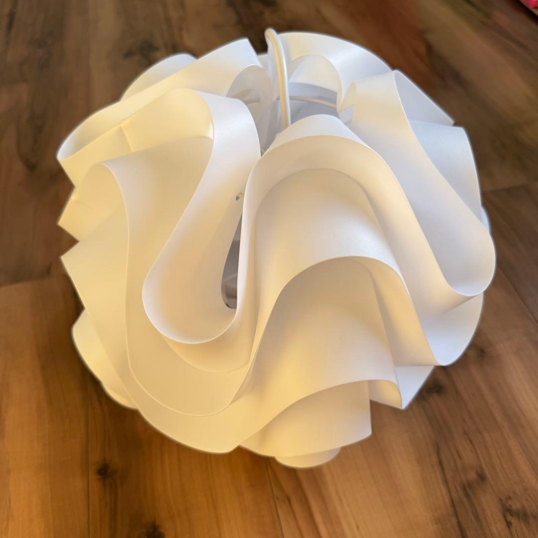 【美品】ペンダントライト 波状デザイン ホワイト ホワイトガラス✕真鍮のペンダントライト （コード・シャンデリア電球