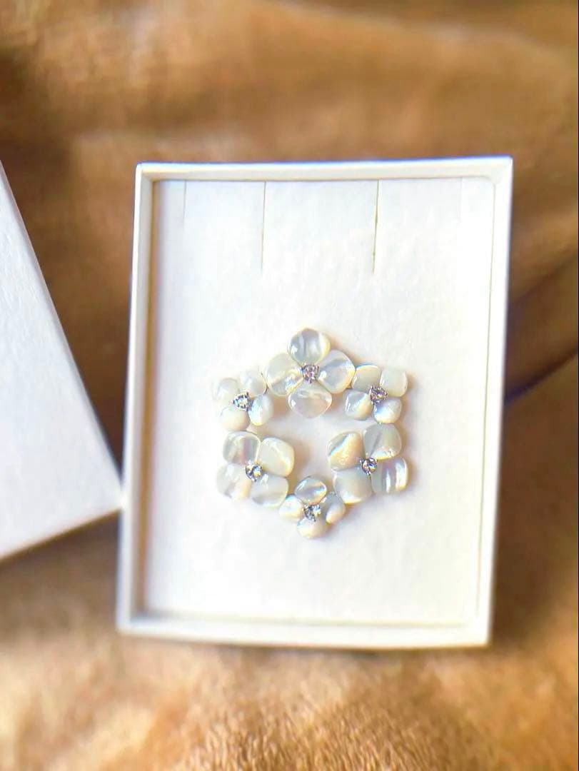 ヴァンドームブティック シェルフラワー リースブローチ 希少 廃盤品