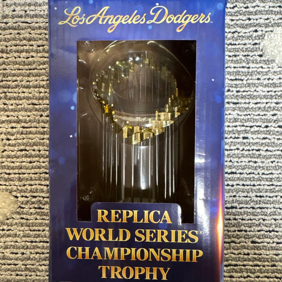 【非売品】ロサンゼルス・ドジャース レプリカトロフィー　6/17試合 World Champions 2024 ドジャース トロフィー レプリカ｜トレファクONLINE