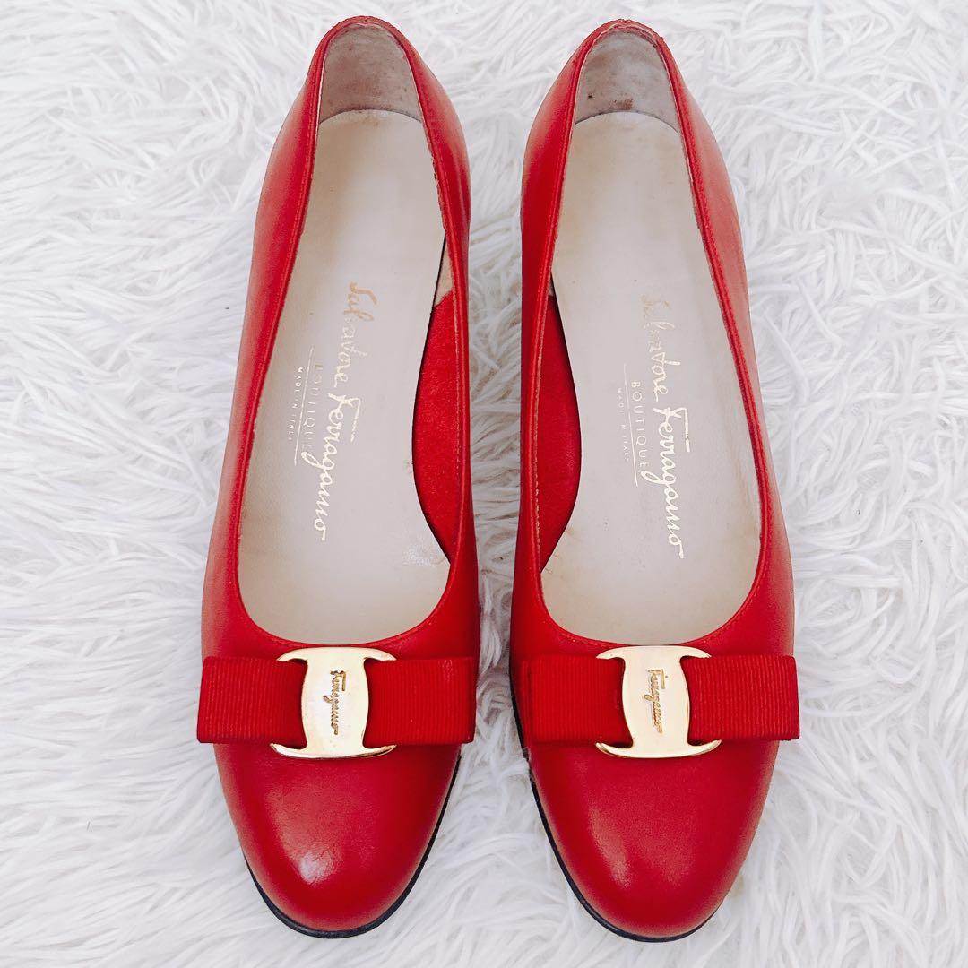 フェラガモ　パンプス　ヴァラ　リボン　ゴールド金具　赤　7.5C 24.5