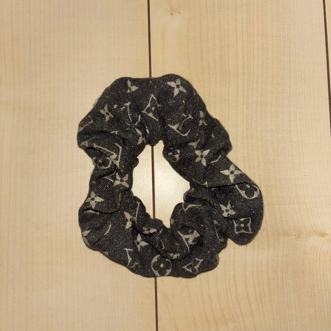 LOUIS VUITTON ダークグレー シュシュ モノトーンで大人可愛く♪】Louis Vuitton☆シュシュ (Louis Vuitton
