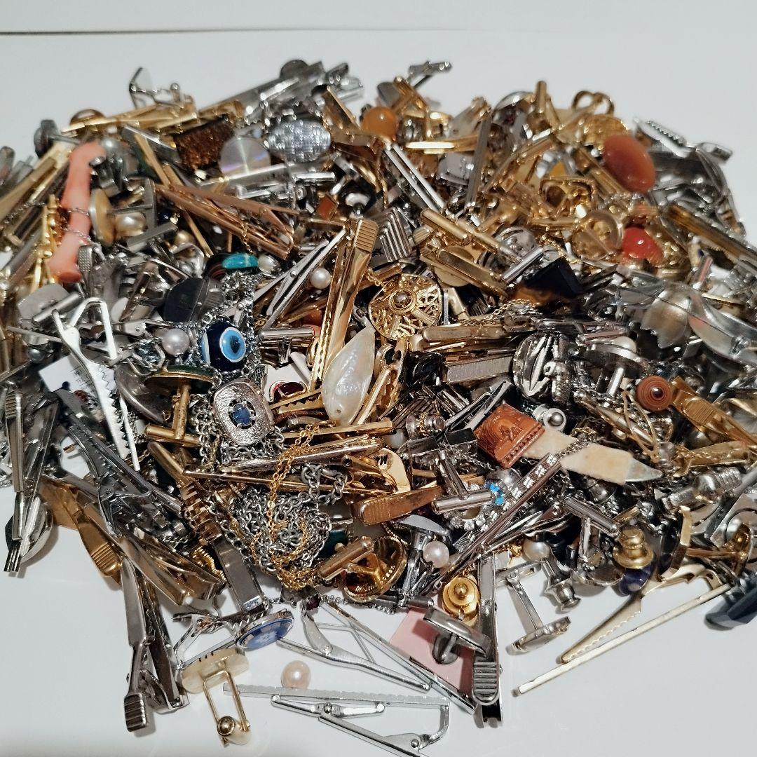 W*E様 アクセサリー　まとめ売り　約1.5kg　イミテーション イミテーションアクセサリー まとめ売り 【アクセサリー】4.0㎏超え