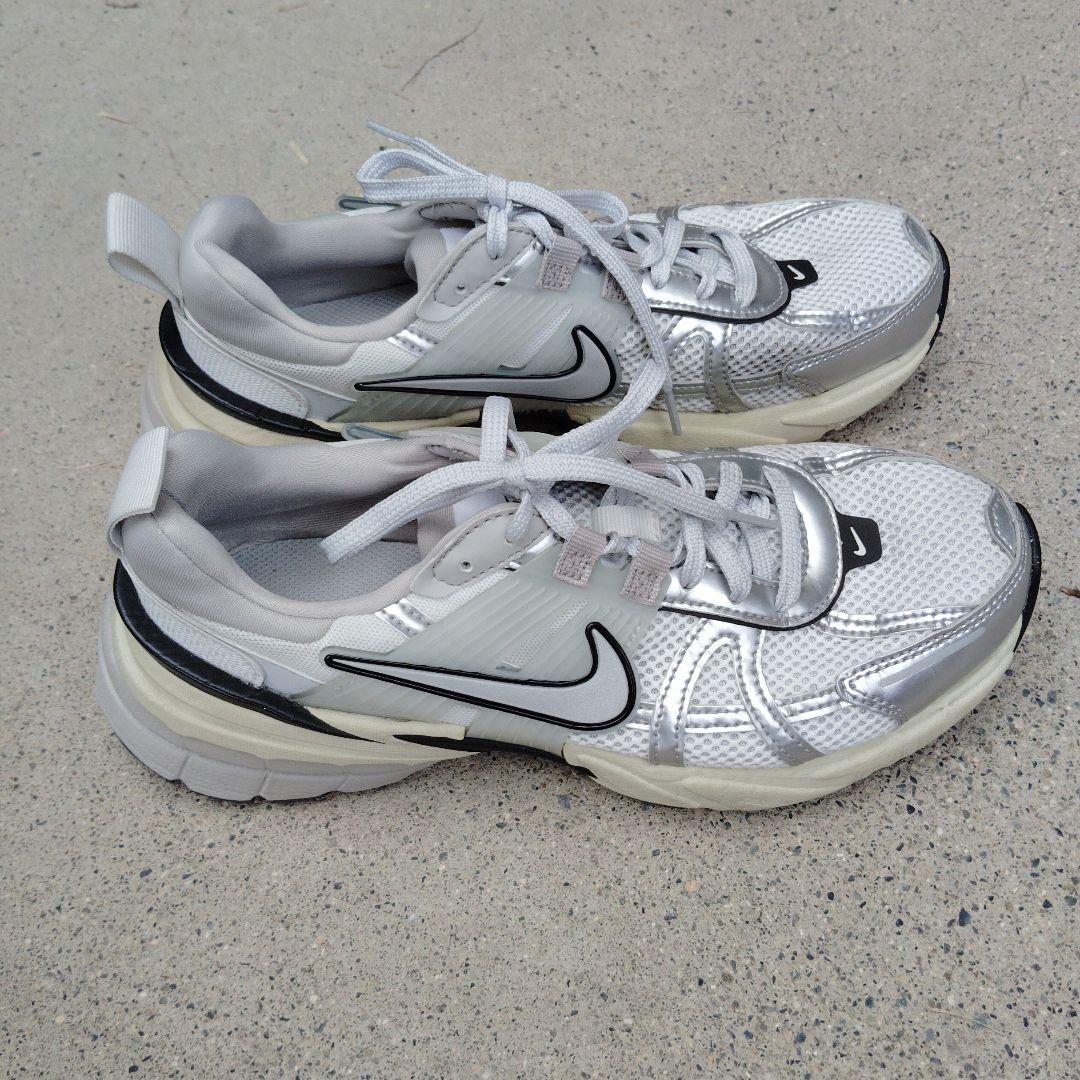 靴 NIKE W V2K RUN FD0736-100 24.5cm