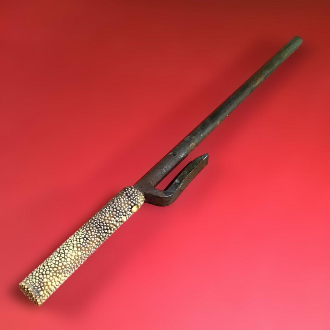 時代物　十手　大粒鮫皮　柄 t20110718f.JPG