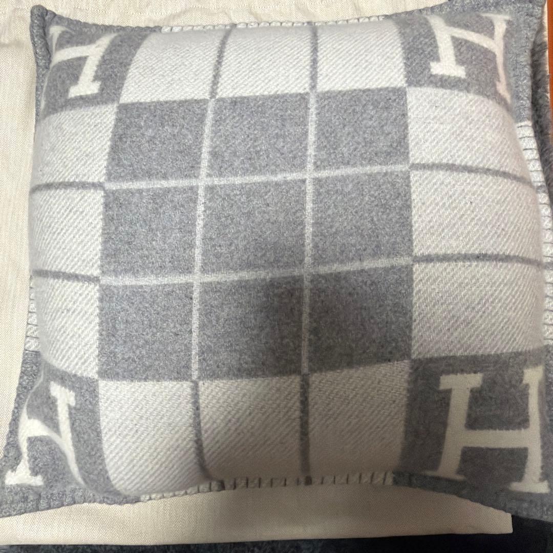 エルメス　クッション 《アヴァロンIII》 PM