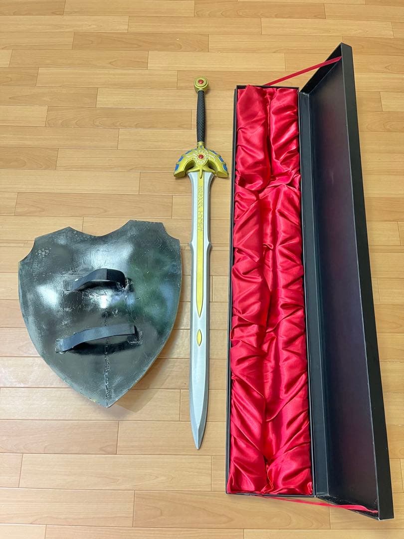 ドラゴンクエスト ロトの剣 1／1 盾 - メルカリ