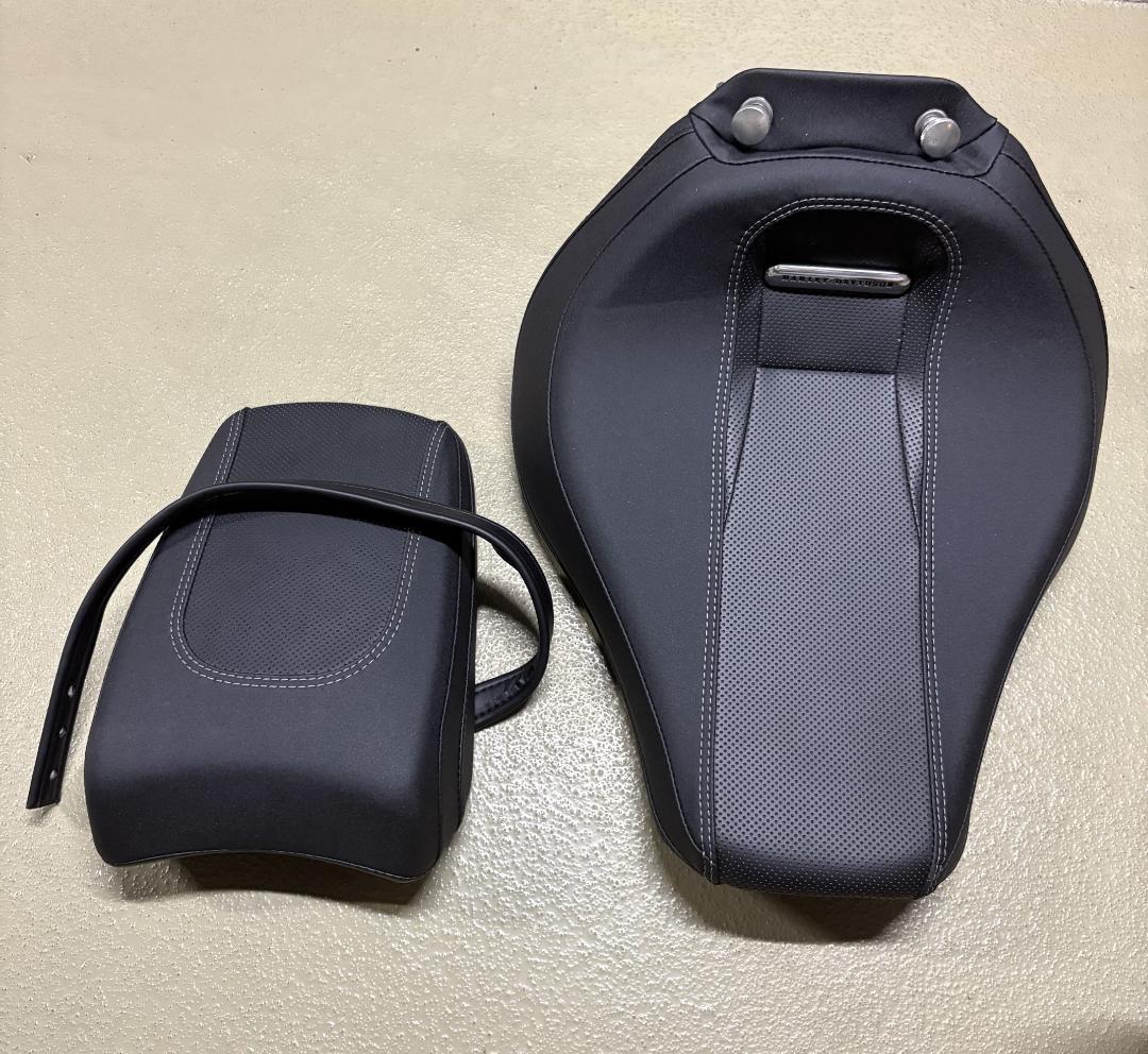 新品未使用】ハーレー FXBR ブレイクアウト 2024 純正シートセット