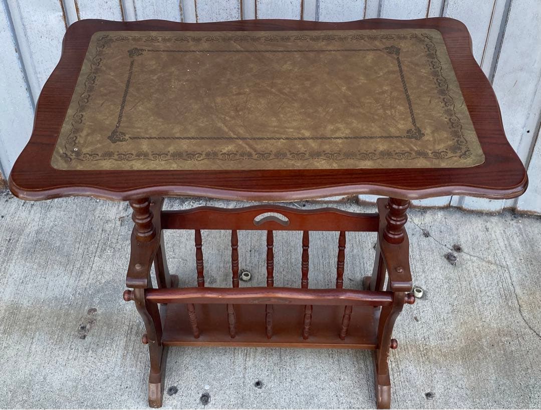 昭和レトロ　マガジンラック　雑誌入れ　新聞入れ　サイドテーブル　木製 サイドテーブルに使えるマガジンラック、フランスから届いた