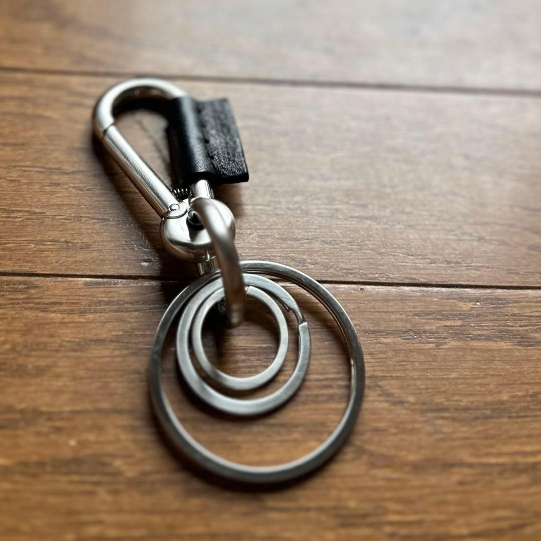 ほぼ未使用 エンダースキーマー カラビナ キーホルダー キーケース ブラック エンダースキーマ カラビナ / キーリング / デニム・Tシャツに (Hender