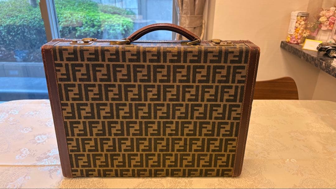 み*ー様 FENDI ヴィンテージ　フェンディ　ズッカ柄　アタッシュケース フェンディ】ズッカ柄の人気再燃！クラシカルなロゴ入り『新作バッグ