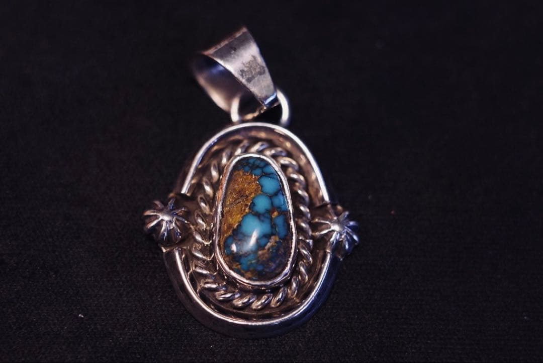 ナバホ族ペンダントトップ ナバホ族：Kevin Ramone Turquoise Mt. ペンダント トップ - PINE