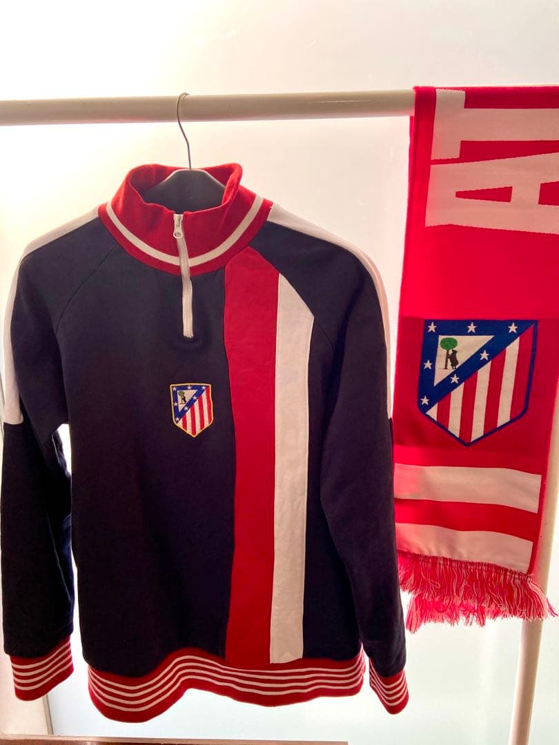 アトレティコ•マドリード　レトロスウェット(M)、マフラーセット アトレティコ•マドリード レトロスウェット(M)、マフラーセット