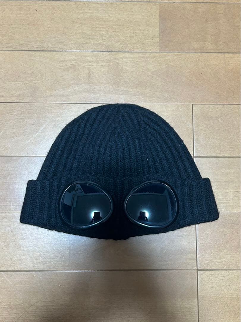 C.P. COMPANY ゴーグル付きニット帽 ブラック