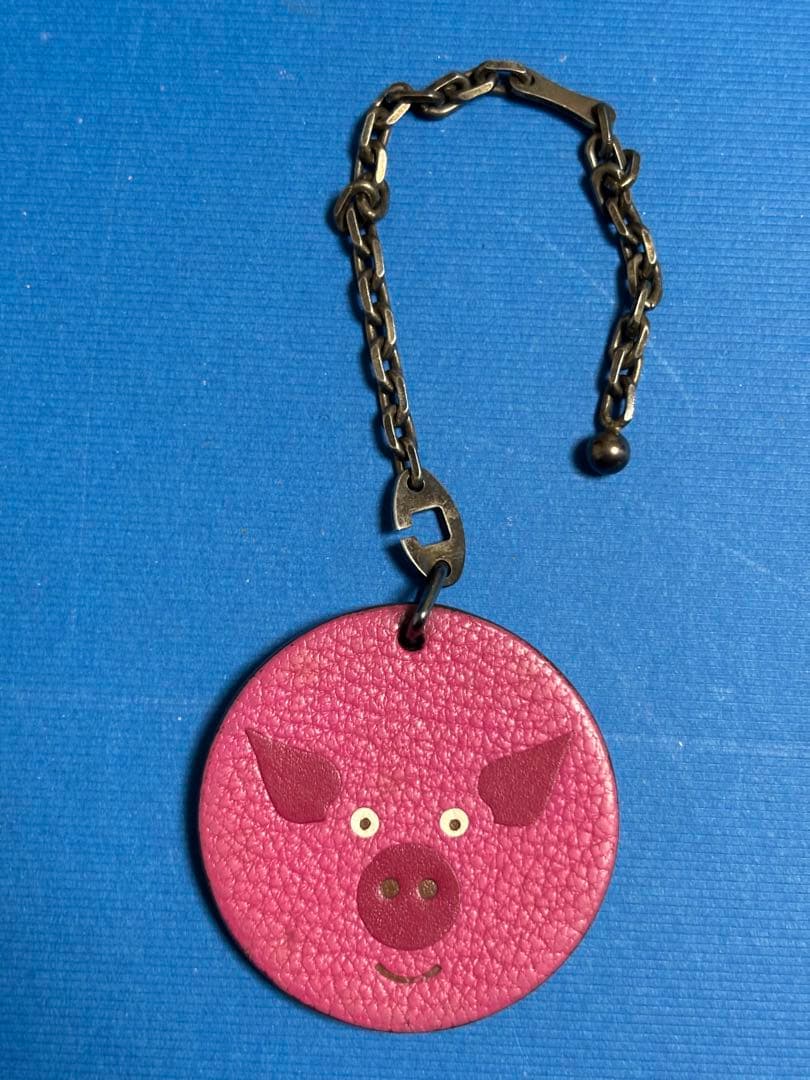 HERMES 豚の顔 キーホルダー ピンク - メルカリ