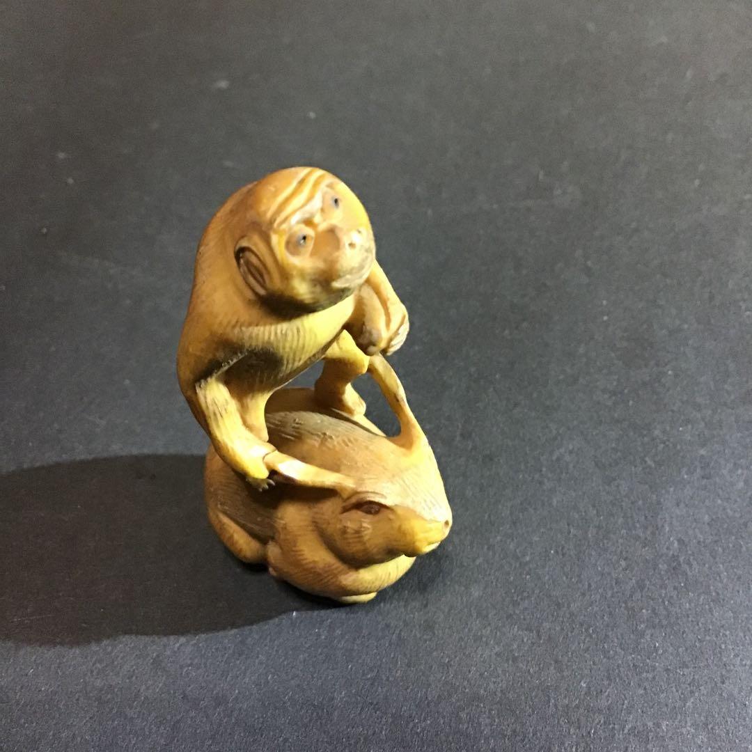 根付け「うさぎニ猿」　木彫刻 楽天市場】木彫り 根付 〜うさぎ〜一刀彫 / 素材：柘植 : 津山銘木有馬店