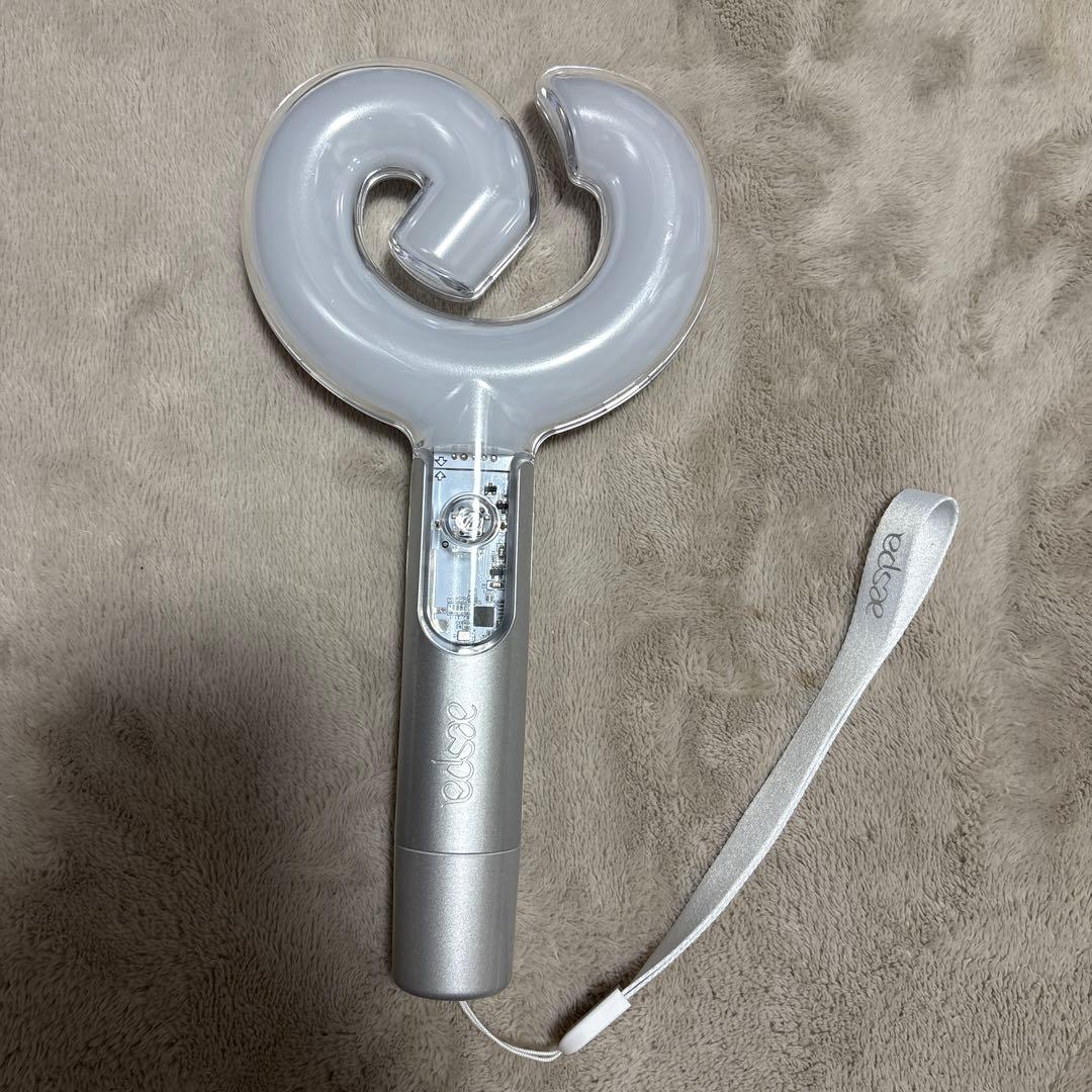 aespa 公式ペンライト ver2 トレカ4枚付き - メルカリ