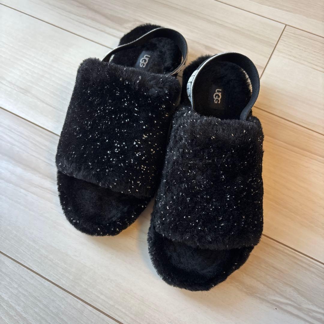 UGG ブラックファー スライドサンダル Amazon | UGG レディース Fluff Yeah スライドスリッパ, ブラック, 11