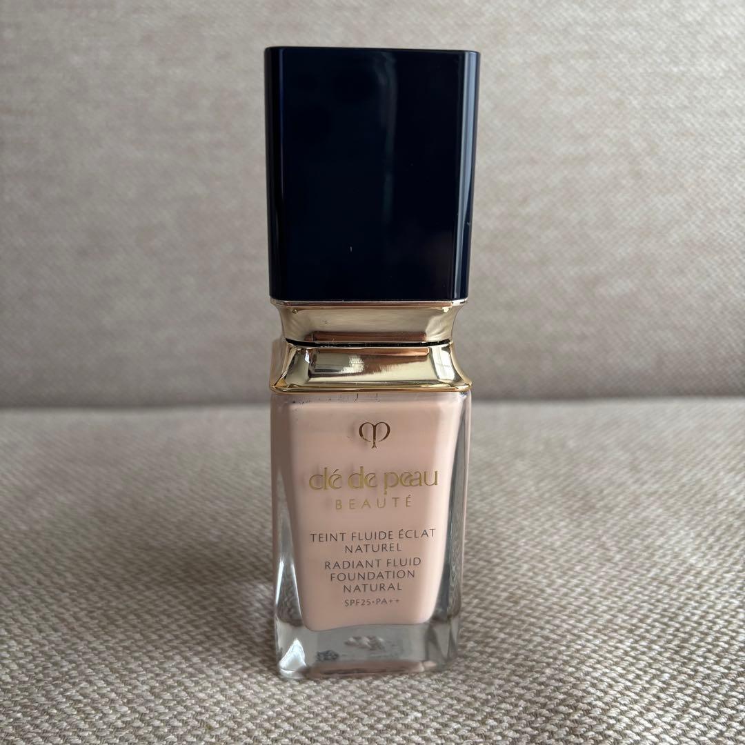 クレ・ド・ポー ボーテ タンフリュイドエクラナチュレル ピンクオークル10 クレ・ド・ポー ボーテ タンフリュイドエクラ ナチュレル｜クレ・ド