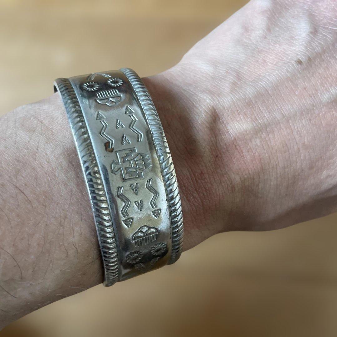 50s ナバホバングル　ヴィンテージ　インディアンジュエリー Navajo ナバホ族 インディアンジュエリー ヴィンテージ バングル | RED
