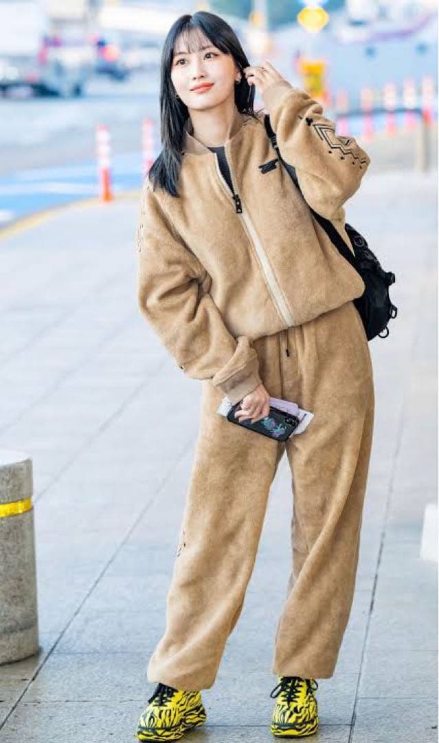 最終値下げ twiceモモ着用】オニツカタイガー セットアップ - メルカリ