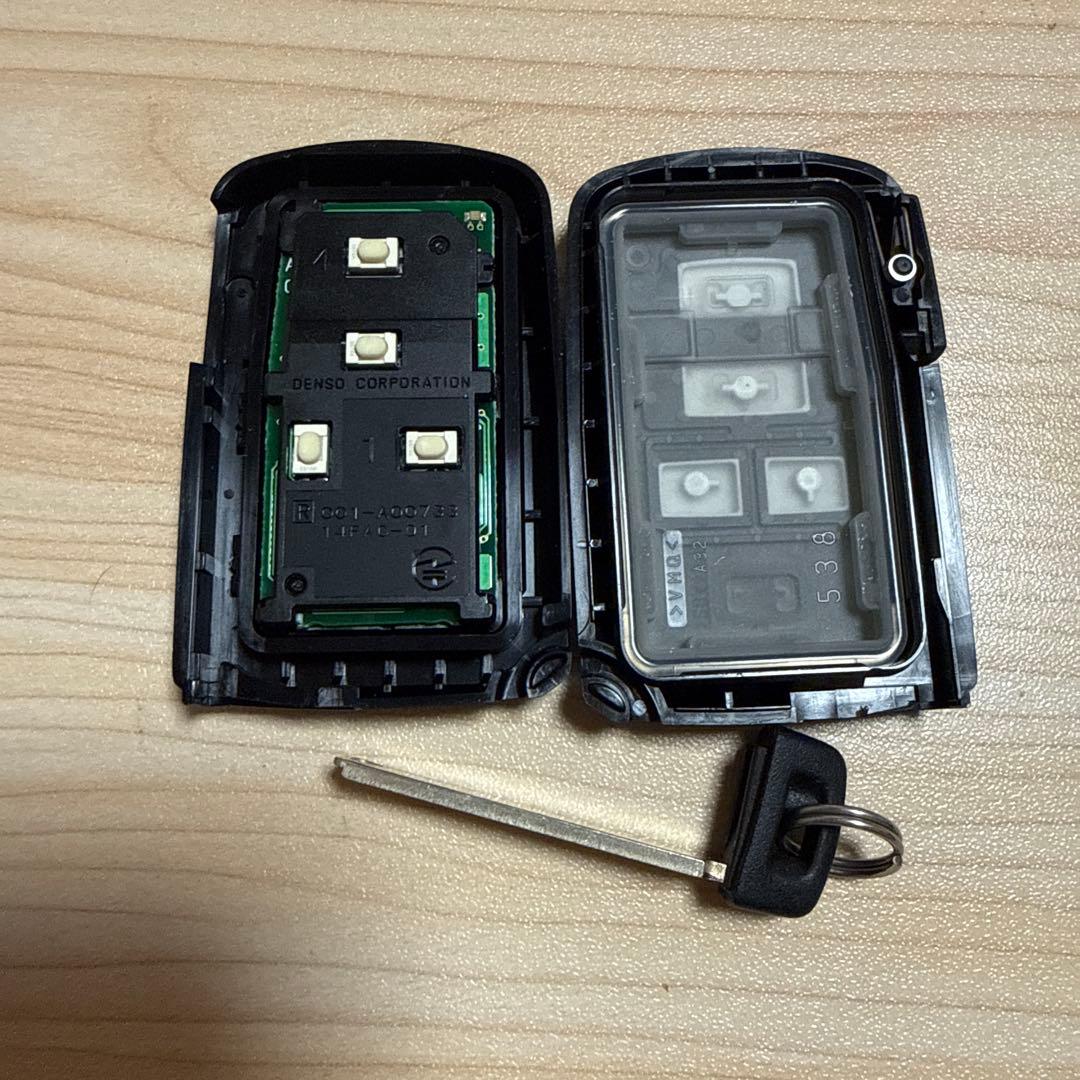 トヨタ純正 ヴォクシー スマートキー (4つボタン) 送料込み - メルカリ