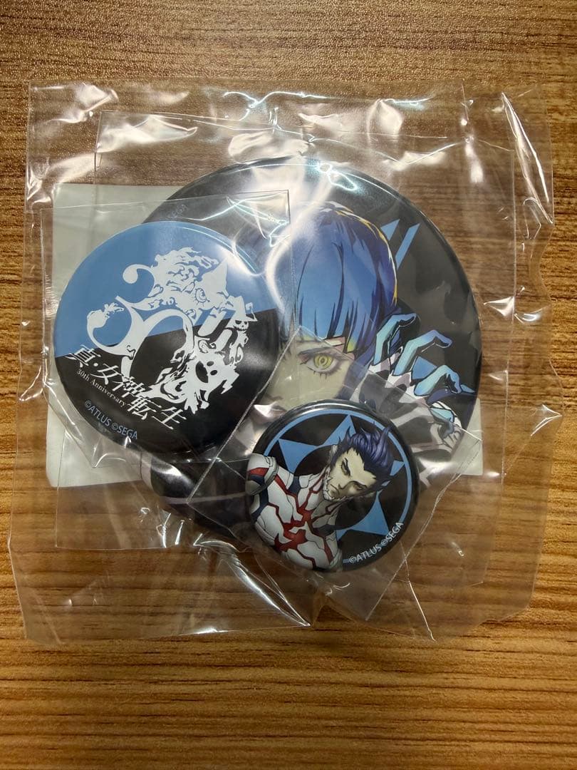 真・女神転生30周年感謝祭　イベントくじF賞　缶バッジ3個セット　ナホビノ 真・女神転生 30周年感謝祭」グッズフォトレポート！ 特典原画プリント