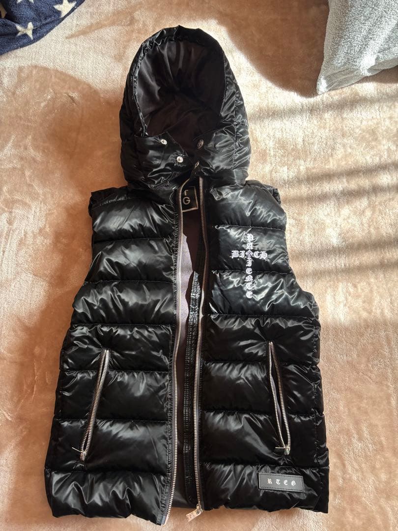 限定値下げ美品アダムスジャグラーダウンベストS adamsJUGGLER（アダムスジャグラー） ダウンベスト ベスト RTEGバック