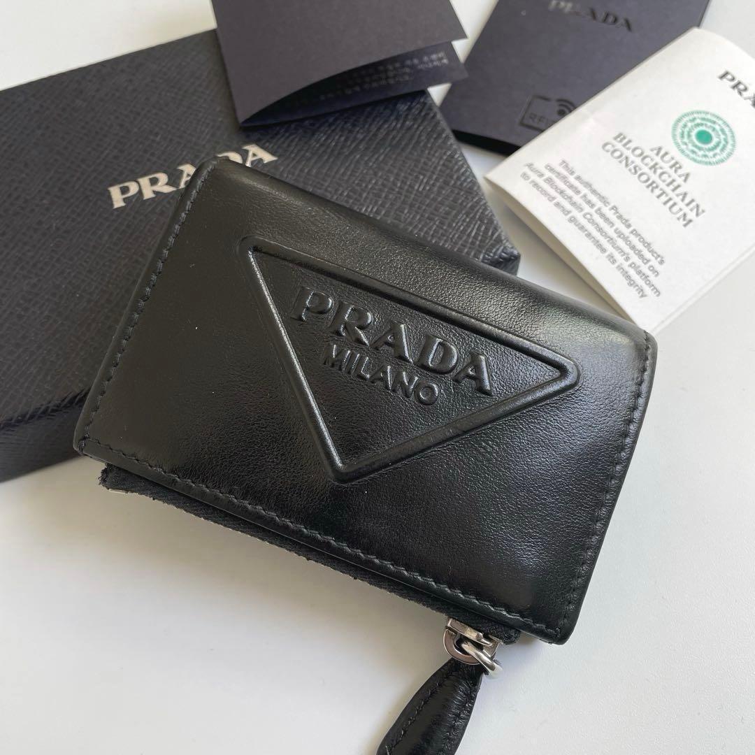 【極美品】プラダ ケース カードケース エンボスロゴ レザー 1MC085 ミニ財布としても！PRADA SAFFIANO レザー カードケース 1MC085 (PRADA